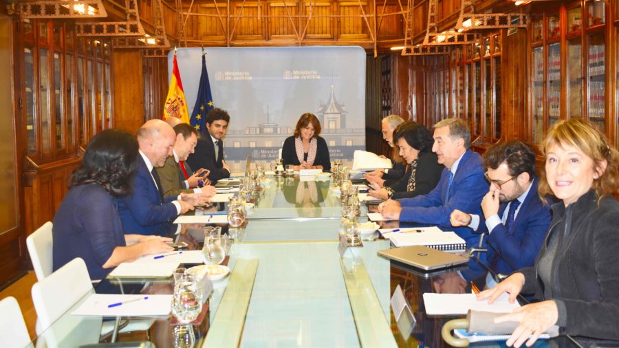Dolores Delgado intenta desactivar la huelga de jueces y fiscales convocada para el 19 de noviembre