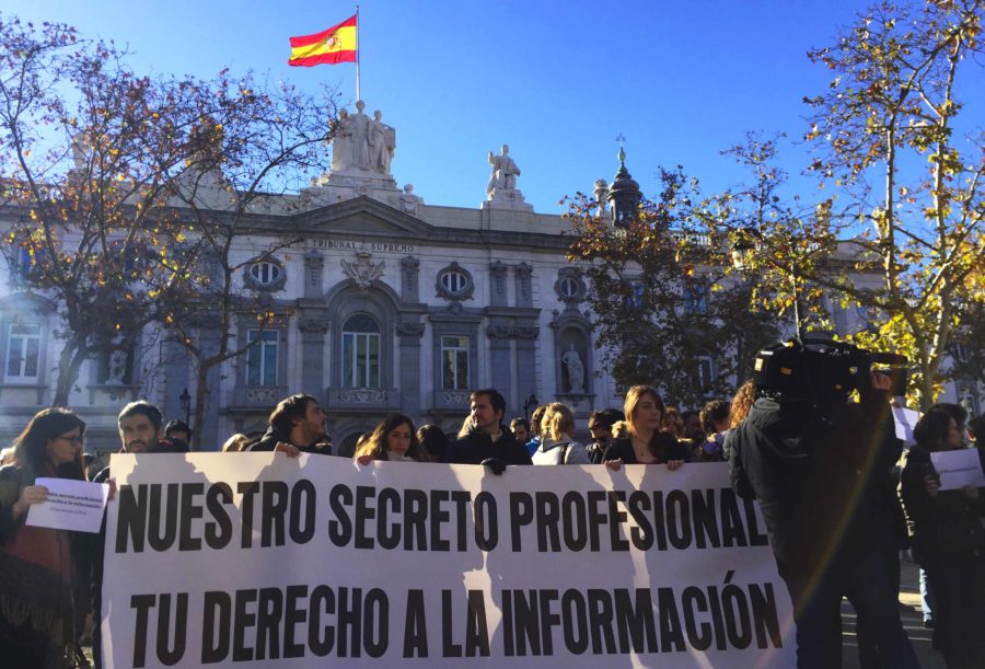 «Sin periodismo no hay democracia», casi 200 periodistas reclaman ante el Supremo respeto a su secreto profesional