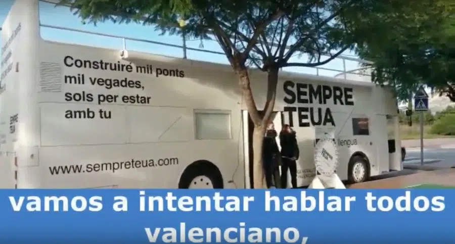 La asociación ‘Hablamos Español’ denuncia que la Generalitat trata de sustituir el español por el valenciano