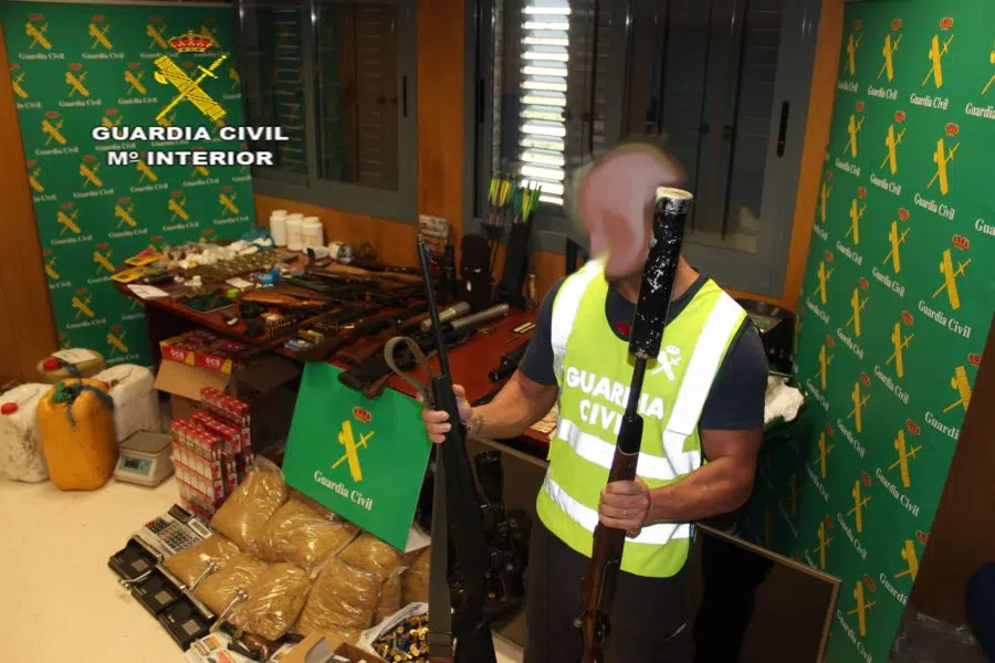 Cae una red criminal de 22 personas que robaba armas de fuego en chalés y casas de campo de la provincia de Sevilla