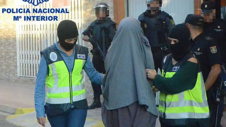 El Supremo condena a los cuatro miembros de una célula de captación de mujeres para el Estado Islámico