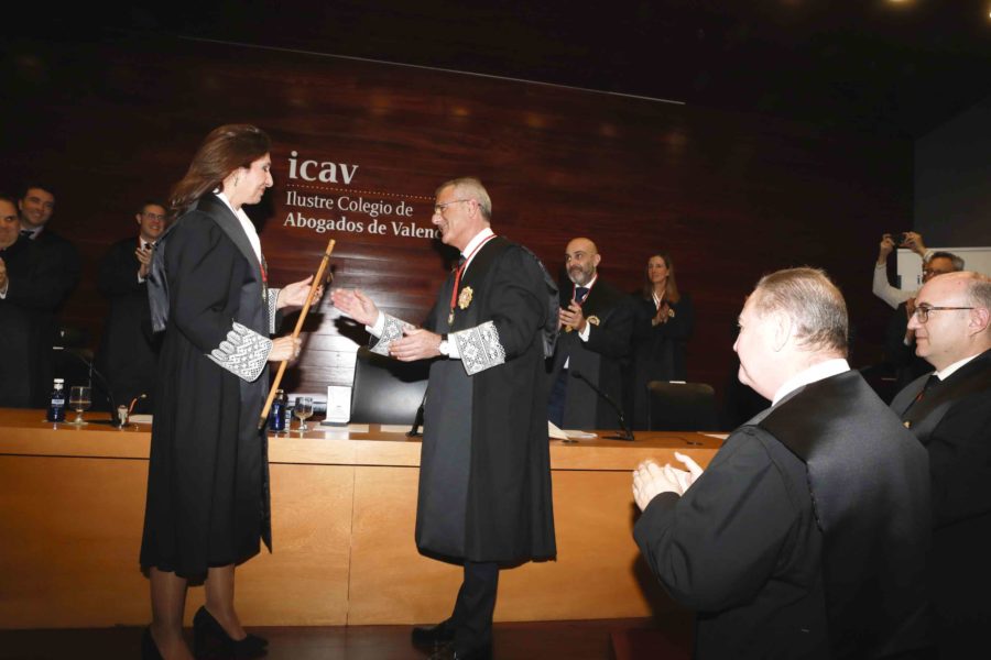 Auxiliadora Borja tomó posesión como primera decana en los 260 años de historia del Colegio de Abogados de Valencia