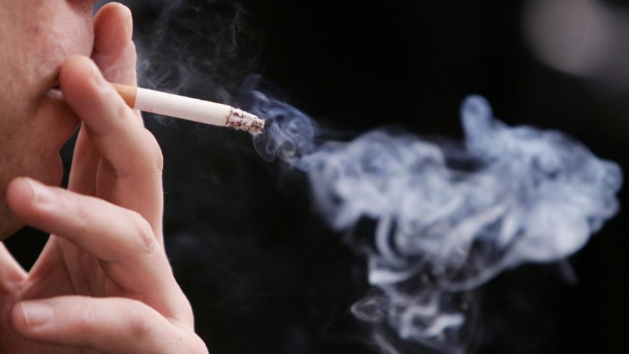 Fumar en casa puede hacer perder la custodia compartida de los hijos