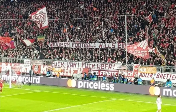 El Bayern de Múnich se enfrenta a una dura sanción por la pancarta “Fuck VAR! Fuck UEFA!”