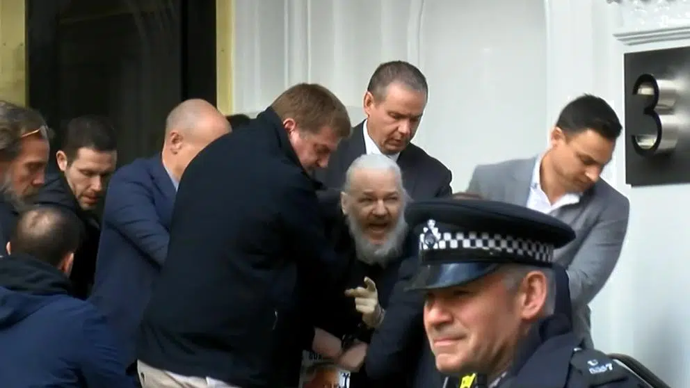 Assange confirma en la Audiencia Nacional que desconocía que le estaban espiando