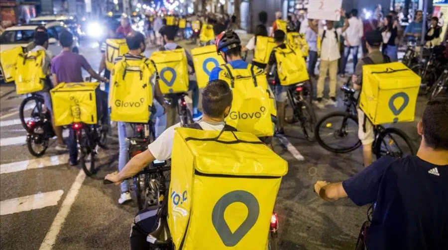 La AEPD multa a Glovo con 550.000 euros por vigilar excesivamente a los ‘riders’