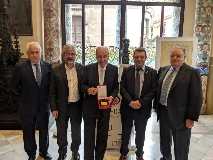 CEDAC reconoce la trayectoria de Miquel Roca con la Creu de Sant Miquel 2019 