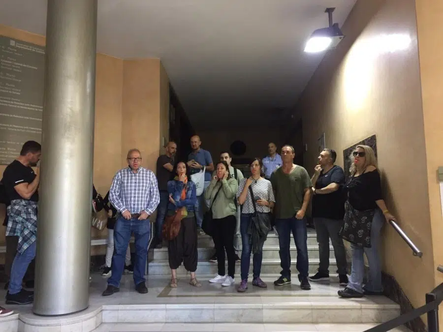 Funcionarios de prisiones protestan en la Conselleria catalana de Justicia por falta de personal