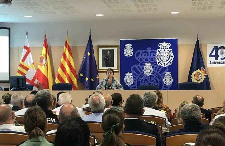 La fiscal jefe de Barcelona rinde tributo a la Policía ante las ‘enormes dificultades’ en Cataluña