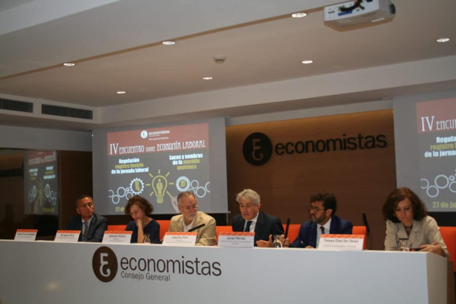 Patronal y sindicatos mantienen sus discrepancias sobre el registro diario de la jornada laboral