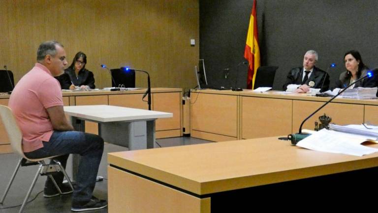 Condenado a 13 años de cárcel un policía nacional que intentó matar a su expareja