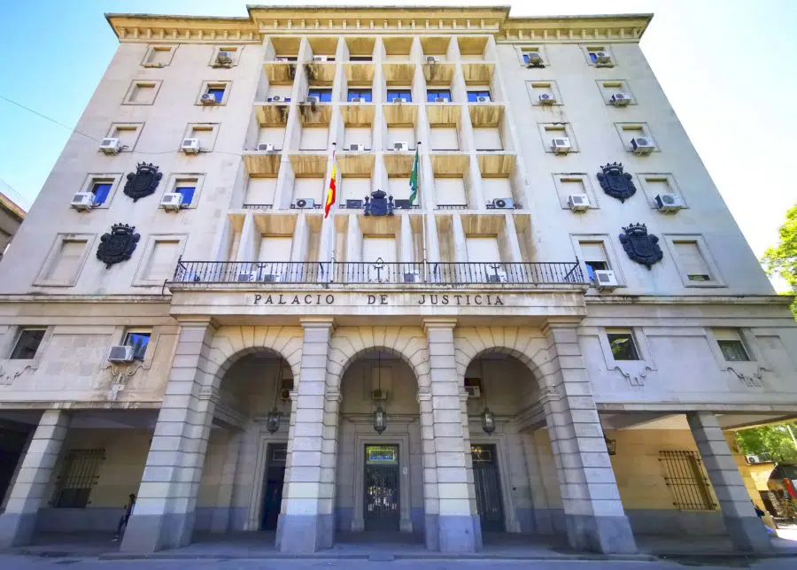 Absueltos tres acusados de estafar casi 120.000 euros en naranjas a una empresa de la Casa de Alba