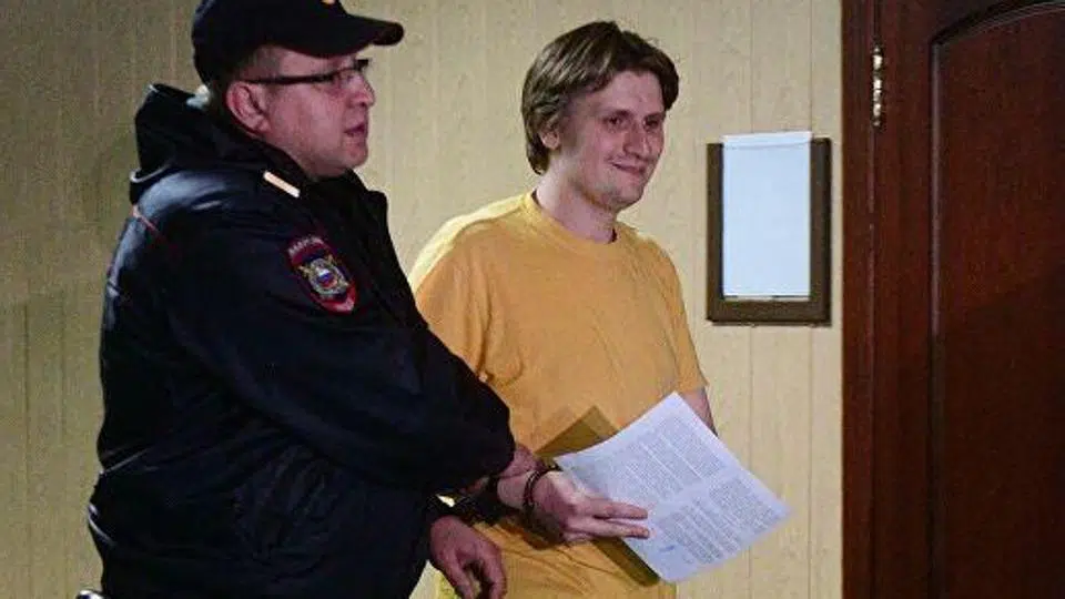 Condenan a 5 años de cárcel a un bloguero ruso por «incitar» a usar la violencia contra los hijos de policías