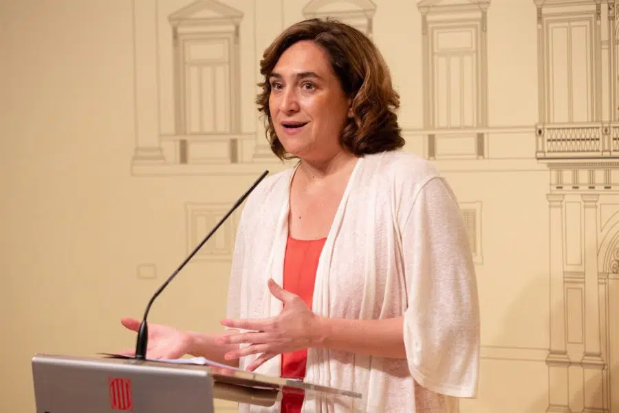 La Audiencia de Barcelona ordena reabrir la causa contra Colau por las subvenciones