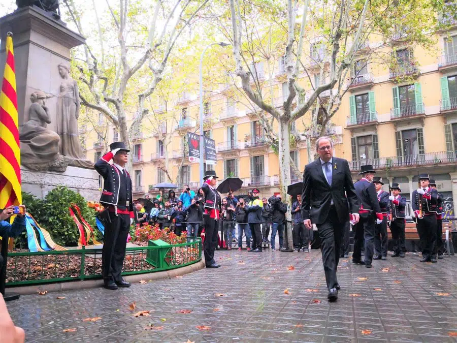 Una «brigada antilazos amarillos» trata de reventar la Diada en Barcelona haciendo sonar el himno de España a todo volumen