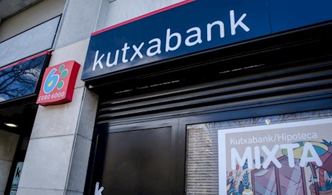 El Supremo anula por ‘abusiva’ la cláusula de Kutxabank que establecía una comisión de 30 euros por descubiertos