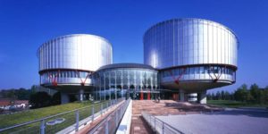 El TEDH cambia de criterio y establece que no se dañó la privacidad de las cajeras que fueron grabadas mientras robaban