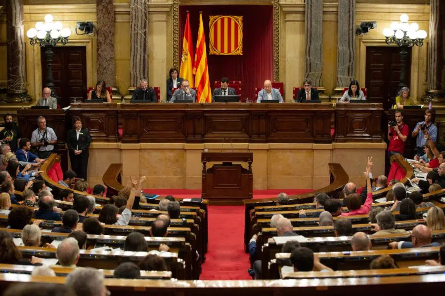 El Parlamento catalán vota hoy la moción de censura de Cs contra Torra