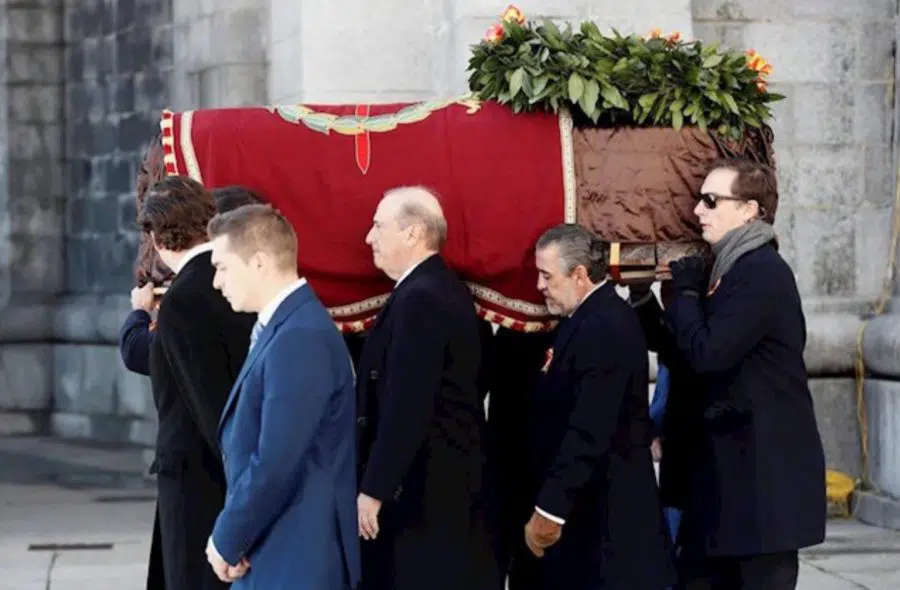 44 años después de su entierro, los restos de Franco han salido hoy del Valle de los Caídos
