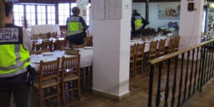 Detenidos por obligar a sus empleados a trabajar 14 horas diarias por 40 euros en el restaurante
