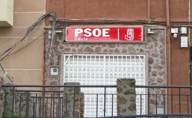 Un año de cárcel por amenazar con un cuchillo a un militante del PSOE de Ceuta tras no entrar en los Planes de Empleo