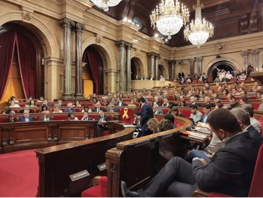 El ‘Parlament’ reivindica poder votar sobre autodeterminación pese a la suspensión del Constitucional