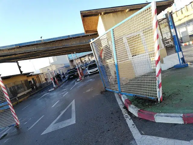 Decretan prisión sin fianza para el conductor que arrasó la frontera de Ceuta con 52 migrantes en una furgoneta