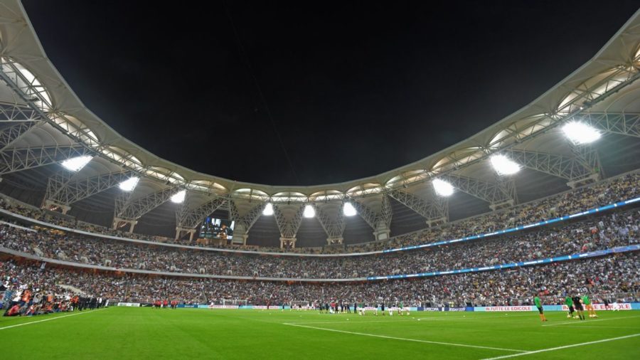 Ver partidos de fútbol en horario de trabajo no siempre es motivo de despido: depende del tiempo y de la forma