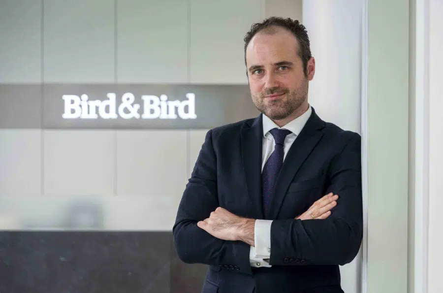 Bird & Bird refuerza su área regulatoria de Tech & Comms fichando a Víctor Horcajuelo como responsable