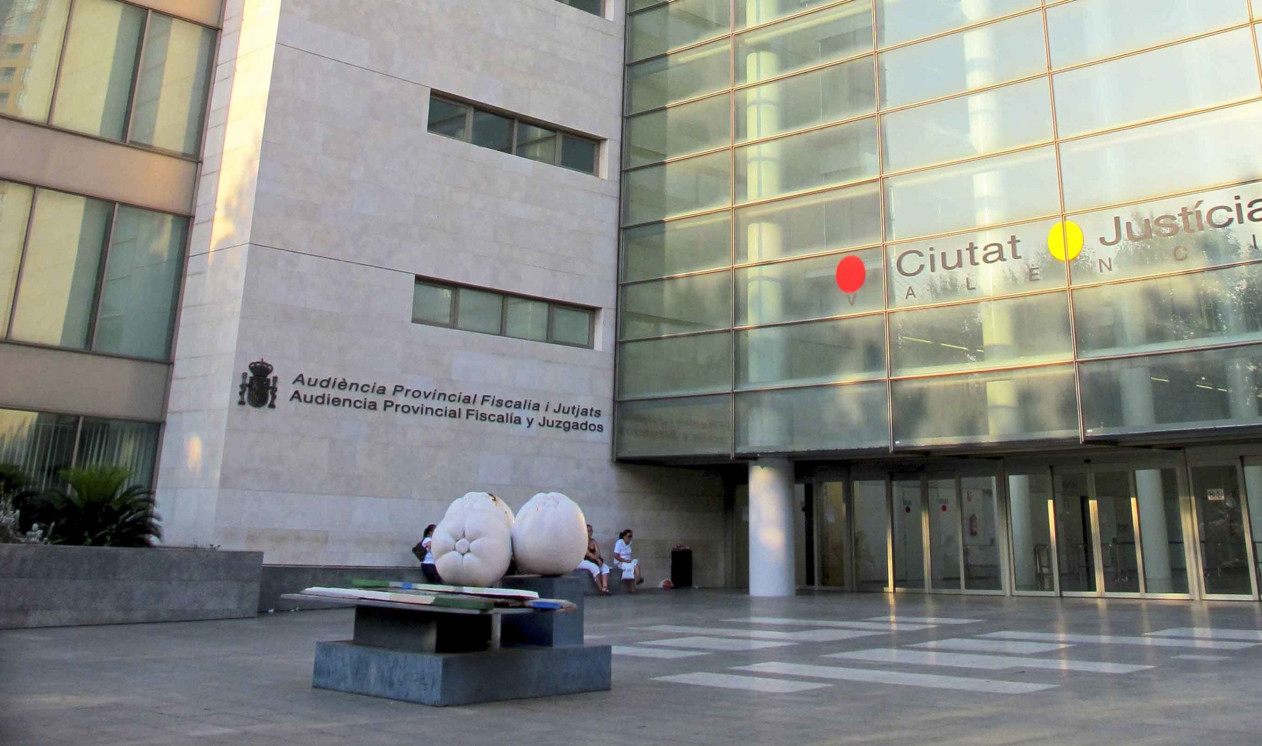 Ordenan el desalojo de la Ciudad de la Justicia de Valencia para su desinfección por sospechas de coronavirus
