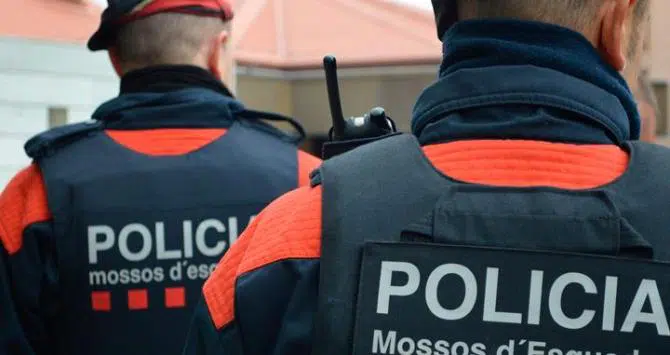 El TSJCat requiere a la Generalitat para que «urgentemente» proporcione material de protección y test a los mossos