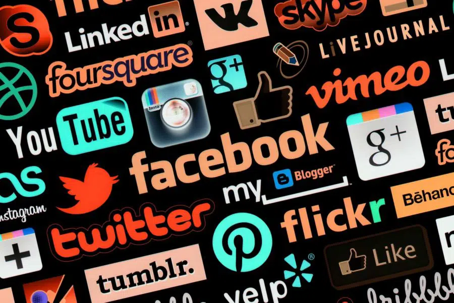 La normativa reguladora de las redes sociales: Más allá de la protección de datos