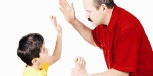 El derecho de corrección de los padres a los hijos no legitima el uso de la violencia física, afirma el Supremo