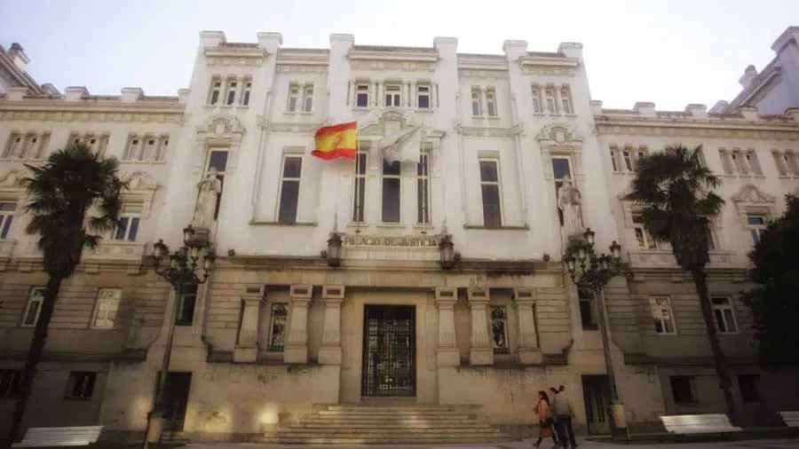 El TSJ de Galicia obliga al hospital Modelo de A Coruña a contratar a los médicos que una empresa externa le facilitaba para guardias