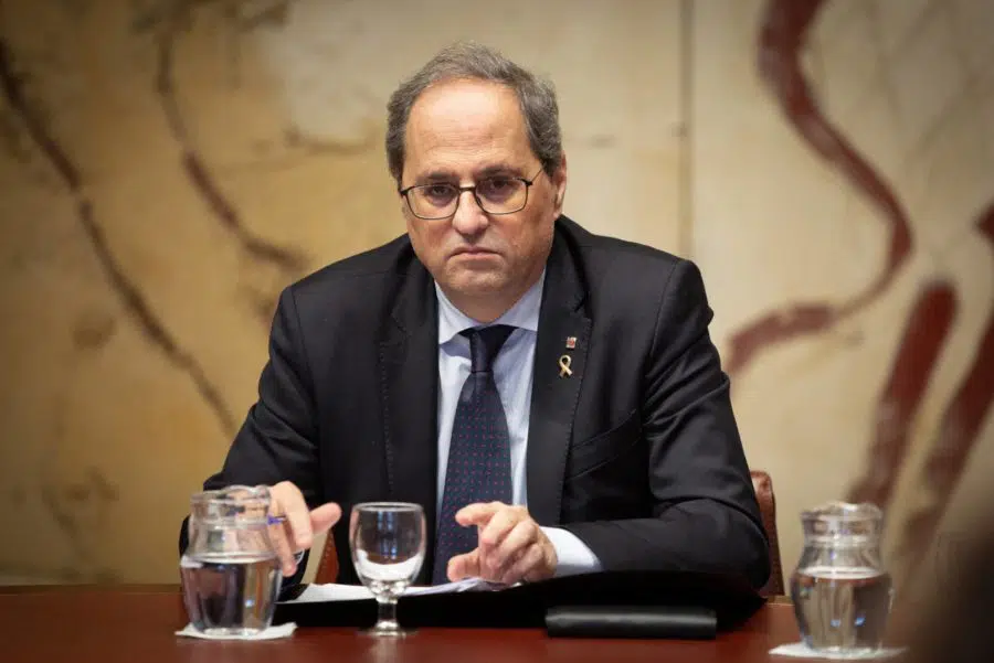 El secretario general del Parlamento catalán ordena retirar el acta de diputado a Torra