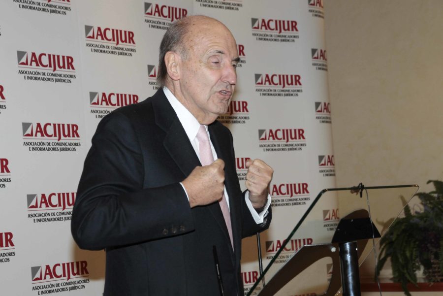 Miquel Roca: «Mi apuesta por la defensa de la Constitución durará siempre»