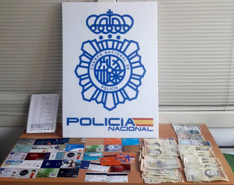La Policía detiene a los cabecillas de una organización internacional dedicada a clonar tarjetas bancarias