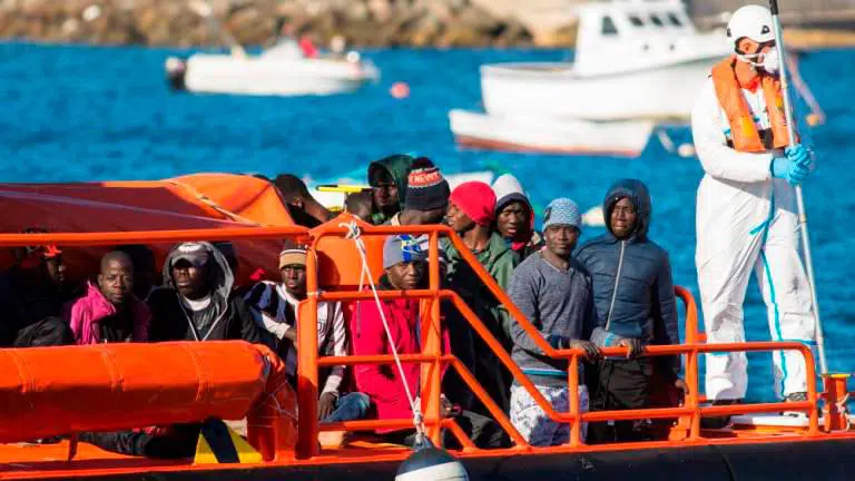 Abogados de extranjería denuncian expulsiones «ilegales» de inmigrantes desde Canarias a Mauritania