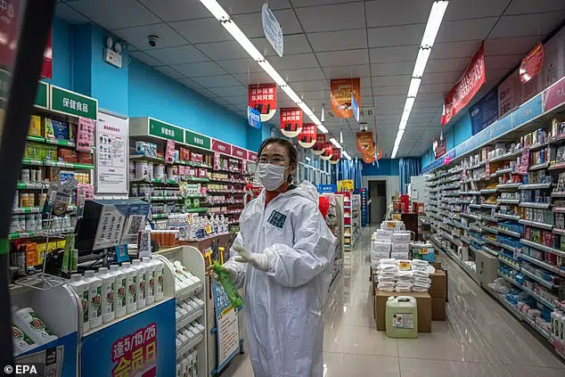 Los habitantes de Wuhan creen que 42.000 personas pueden haber muerto por coronavirus y no las 3.300 que afirman las autoridades chinas, según el Daily Mail