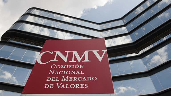 La CNMV sanciona con 15.000 euros a un periodista por comprar acciones con información privilegiada