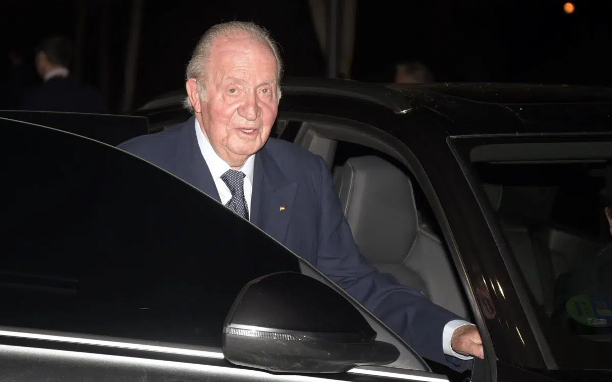 Don Juan Carlos informa al Rey Felipe VI que se marcha a vivir fuera de España