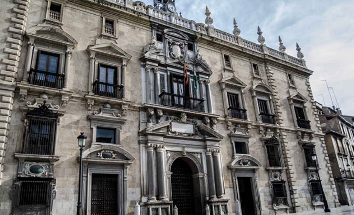La Fiscalía pide diez años de prisión para un hombre acusado de fabricar billetes falsos en un piso de alquiler en Granada