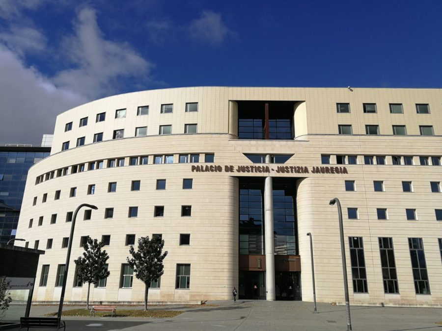 El TSJ de Navarra confirma 14 años de prisión para un individuo por la violación de la hija de 12 años de su pareja