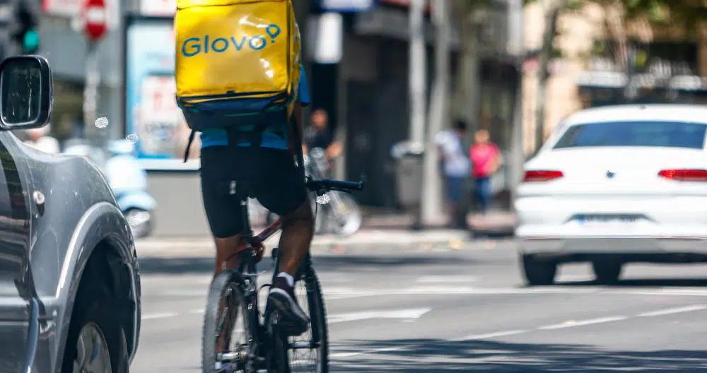 Un juzgado de Vigo reconoce la relación laboral entre Glovo y 97 ‘riders’ de Pontevedra