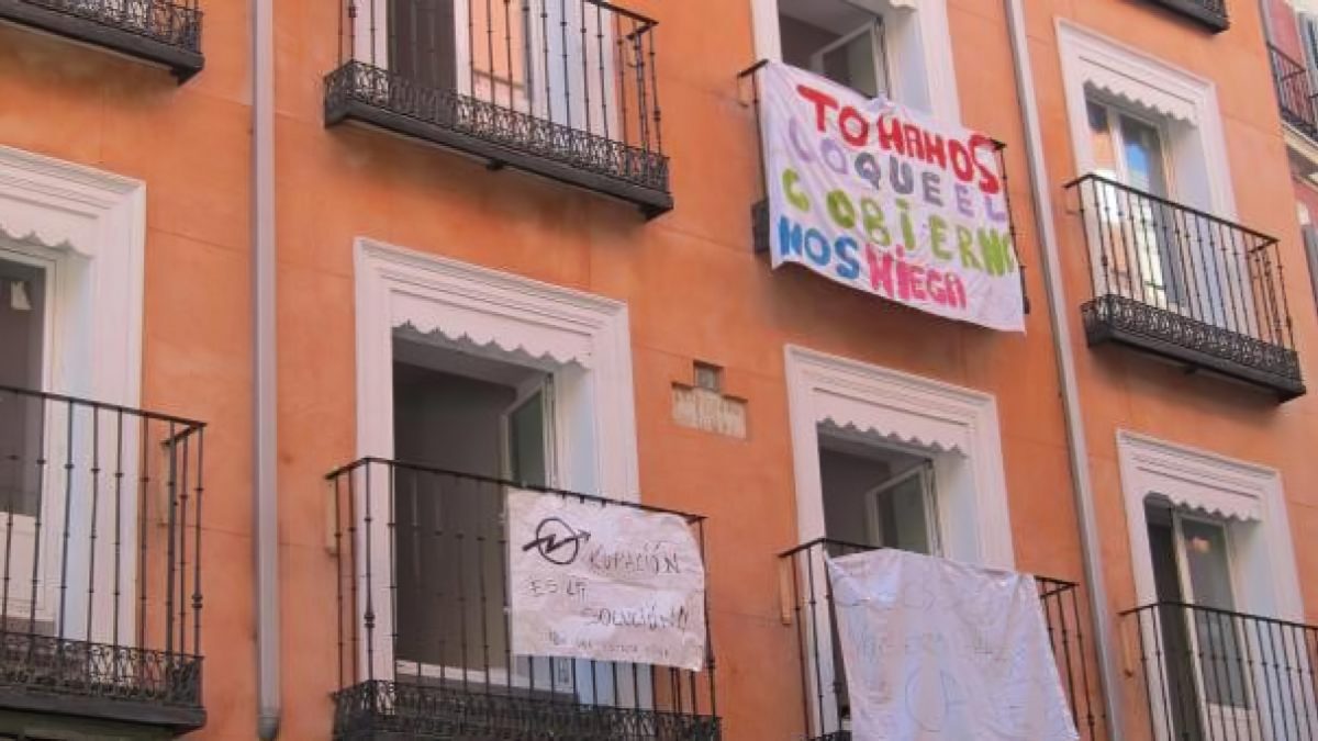 Montserrat Junyent: «La Administración traslada el mensaje de que la okupación soluciona el problema de la vivienda»