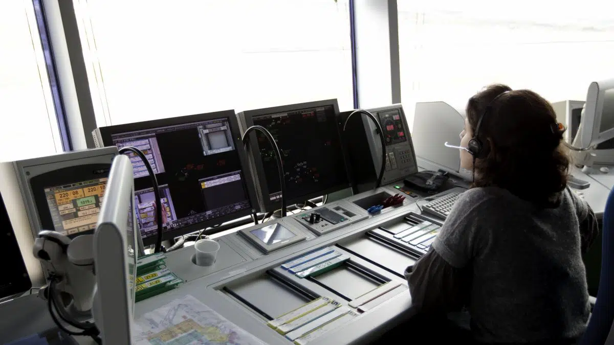 Condenados 131 controladores aéreos a multas de entre 15.000 y 31.500 euros por el cierre del espacio aéreo de 2010