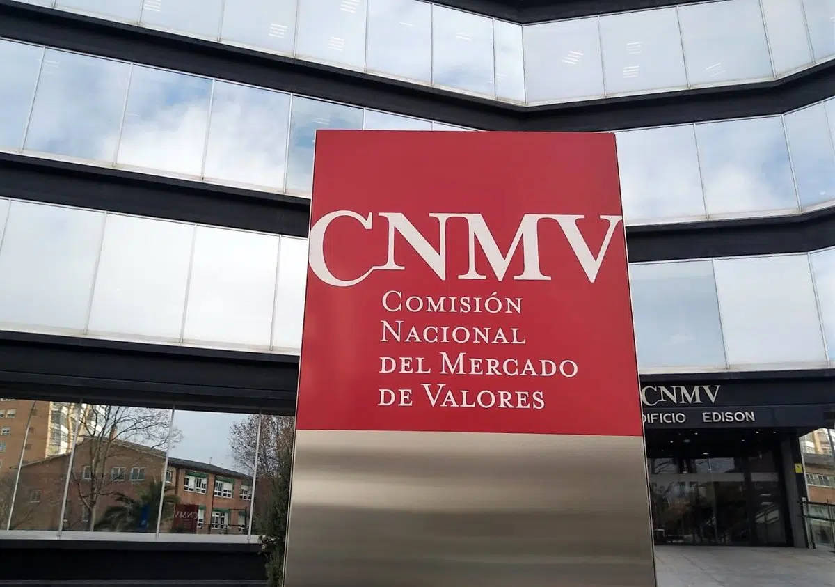 Las reclamaciones que supervisa la CMNV fuerzan a las empresas a modificar sus criterios en un 80% de los asuntos