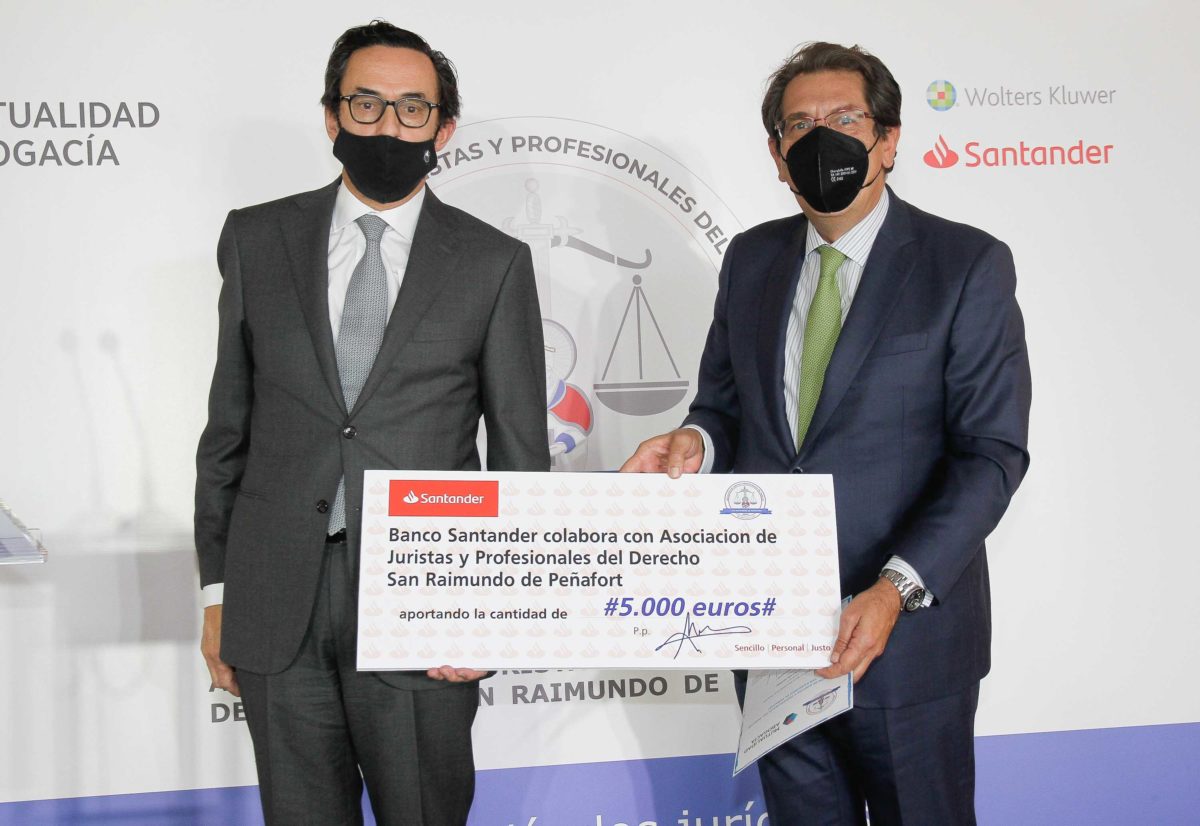 La Asociación San Raimundo de Peñafort distingue a Enrique Arnaldo con su primer premio jurídico y entrega tres becas a opositores