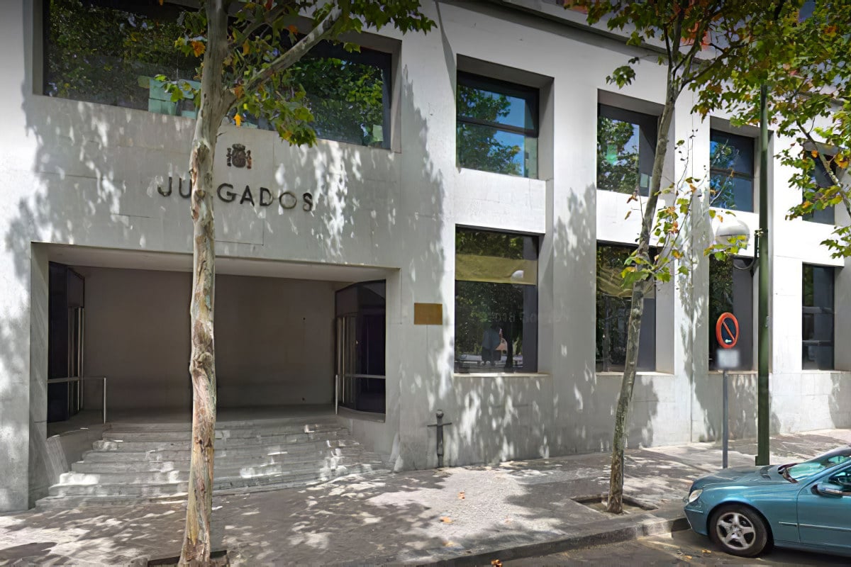 Una funcionaria de los Juzgados de Móstoles se rompe la tibia y el peroné por un resbalón