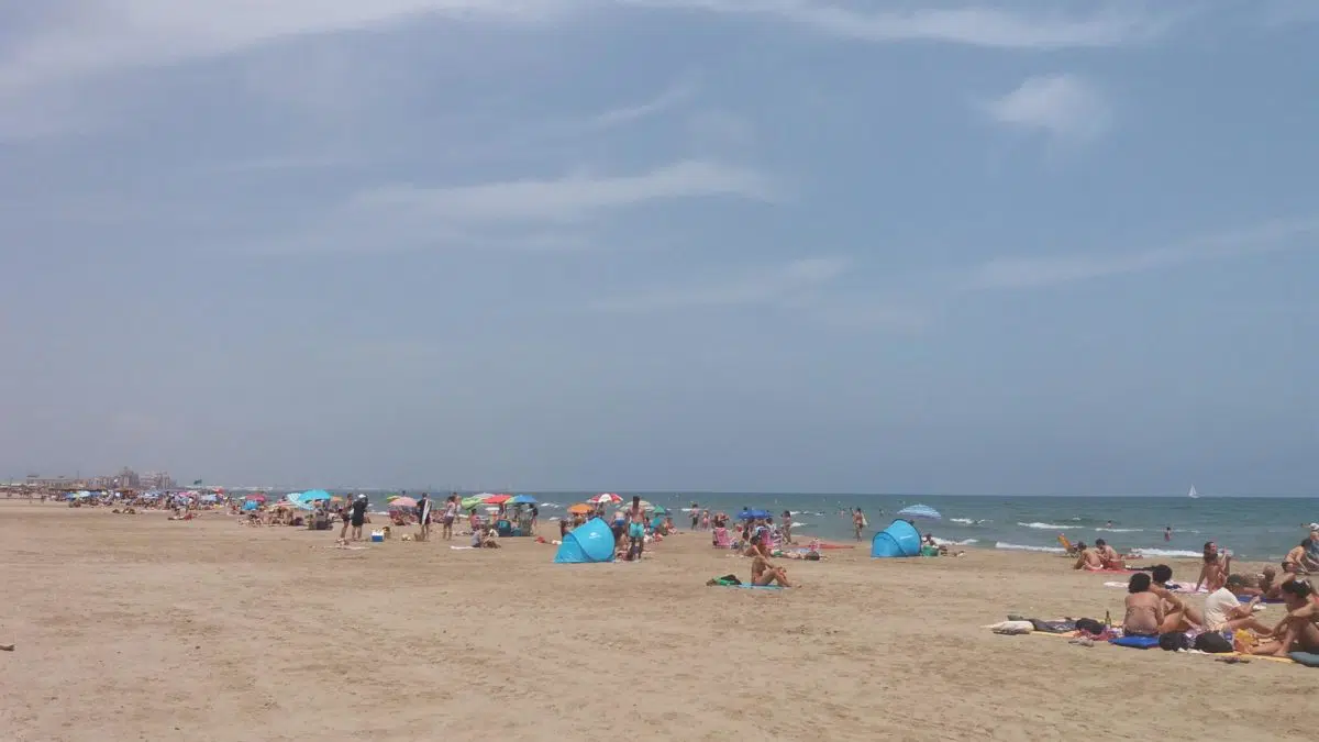 La Fiscalía denuncia a la Comunidad Valenciana por clorar agua vertida al mar para reducir la contaminación fecal de las playas